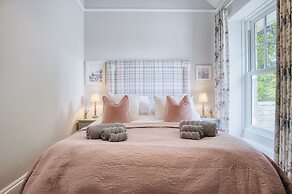 Hill House Country Estate - Princes Gate