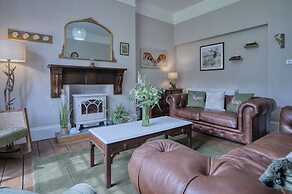 Hill House Country Estate - Princes Gate