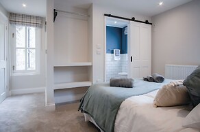 Hill House Country Estate - Princes Gate