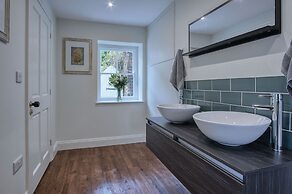 Hill House Country Estate - Princes Gate