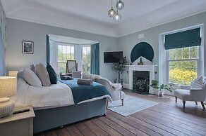 Hill House Country Estate - Princes Gate