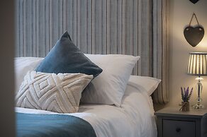 Hill House Country Estate - Princes Gate