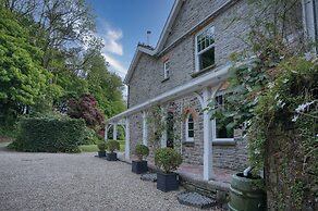 Hill House Country Estate - Princes Gate