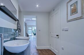 Hill House Country Estate - Princes Gate