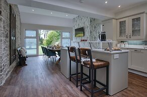 Hill House Country Estate - Princes Gate