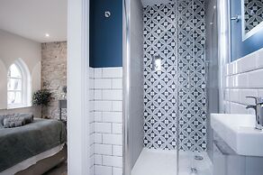 Hill House Country Estate - Princes Gate