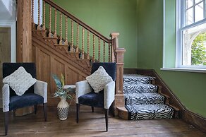 Hill House Country Estate - Princes Gate