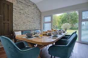 Hill House Country Estate - Princes Gate