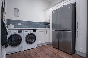 Hill House Country Estate - Princes Gate