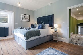 Hill House Country Estate - Princes Gate