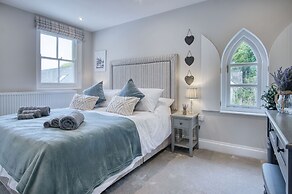 Hill House Country Estate - Princes Gate