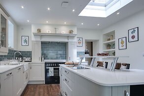 Hill House Country Estate - Princes Gate