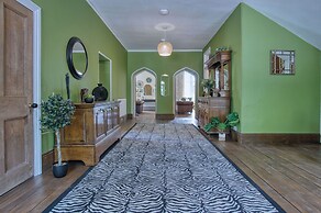 Hill House Country Estate - Princes Gate