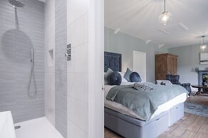 Hill House Country Estate - Princes Gate