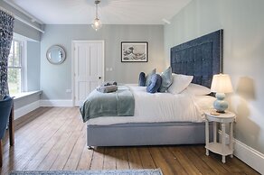 Hill House Country Estate - Princes Gate