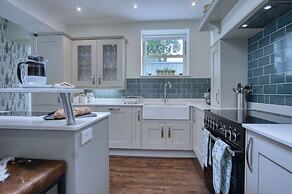 Hill House Country Estate - Princes Gate