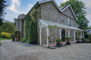 Hill House Country Estate - Princes Gate
