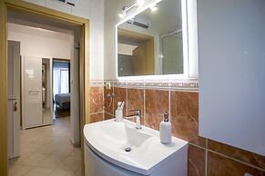 Apartment With Balcony, 5 min Walking to the Beach