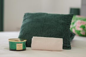 Apartment With Balcony, 5 min Walking to the Beach