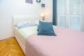 Apartment With Balcony, 5 min Walking to the Beach