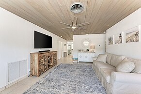 Chasing Waves managed by Beach Retreats