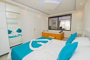 Mulberry Suit Aparts