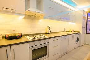 Mulberry Suit Aparts