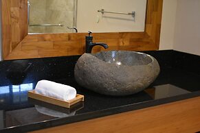 Hilo Beach House Inn