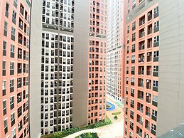 Chic And Cozy Studio Apartment At Transpark Juanda Bekasi