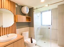 Comfort Living And Warm 3Br At Meikarta Apartment