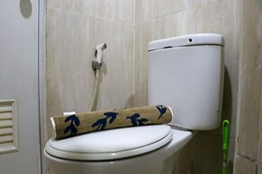 Cozy And Enjoy Studio Room At Green Pramuka City Apartment