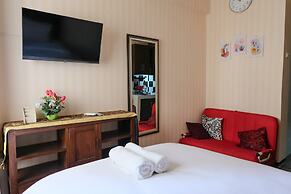 Homey And Cozy Studio Room At Suites @Metro Apartment