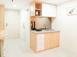 Tranquil And Comfort Studio At De Prima Apartment