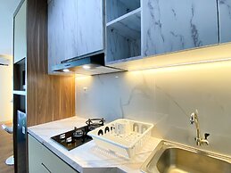 Homey And Comfortable Studio At Enviro Apartment