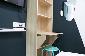 Tranquil And Minimalist Studio At Osaka Riverview Pik 2 Apartment