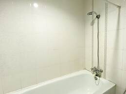 Homey 2Br Apartment Crown Court Executive Condominium