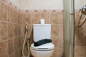 Elegant And Homey 2Br Puri Garden Apartment