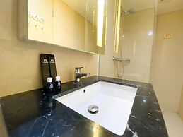 Nice And Elegant Studio Apartment At Warhol (W/R) Residence