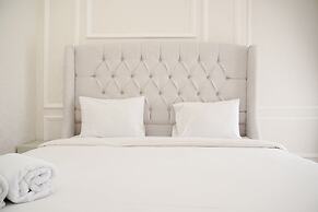 Modern Look And Warm 1Br At Gold Coast Apartment