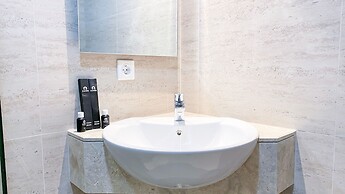 Modern Look And Warm 1Br At Gold Coast Apartment