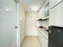 Restful And Simply Studio Springlake Summarecon Bekasi Apartment