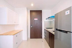 Modern Look And Comfy 2Br At Vasaka Solterra Apartment