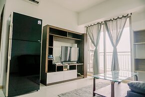 Comfort And Modern Look 2Br Apartment M-Town Signature