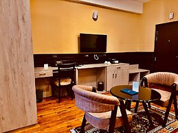 Silver Cloud Hotel
