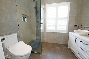 Charming 6 BRM Villa in Melbourne East