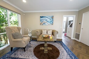 Charming 6 BRM Villa in Melbourne East