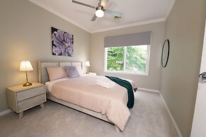 Charming 6 BRM Villa in Melbourne East