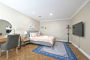 Charming 6 BRM Villa in Melbourne East