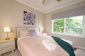 Charming 6 BRM Villa in Melbourne East