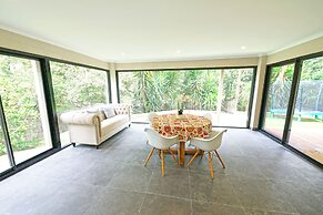 Charming 6 BRM Villa in Melbourne East